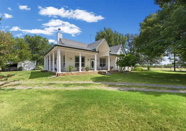 Photo 3 of Sale Pending at 1372 Greathouse Rd, Waxahachie, TX 75167 | MLS# 21345598 | Listing updated on 2026-08-27