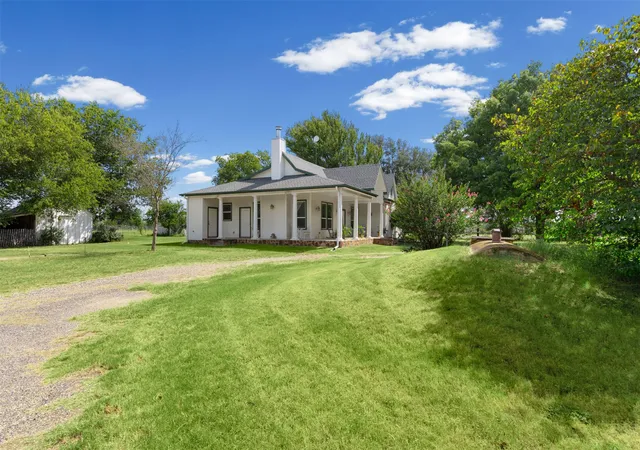 Photo 3 of Sale Pending at 1372 Greathouse Rd, Waxahachie, TX 75167 | MLS# 21345598 | Listing updated on 2026-08-27
