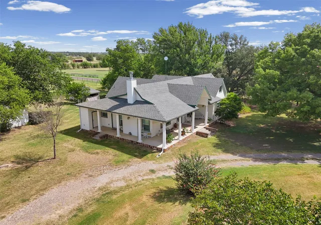 Photo 4 of Sale Pending at 1372 Greathouse Rd, Waxahachie, TX 75167 | MLS# 21345598 | Listing updated on 2026-08-27