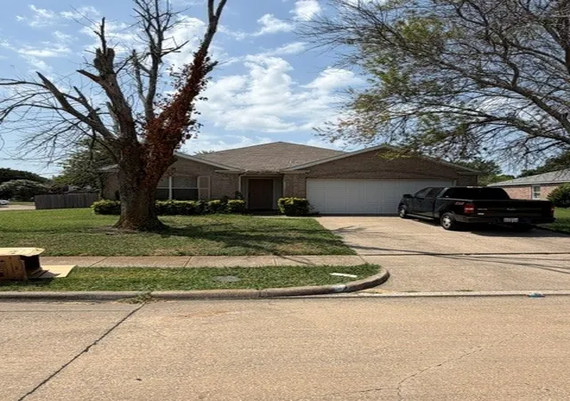 Photo 1 of Single family home for sale at 822 Breton Dr, Glenn Heights, TX 75154 | MLS# 21346320 | Listing updated on 2026-08-17