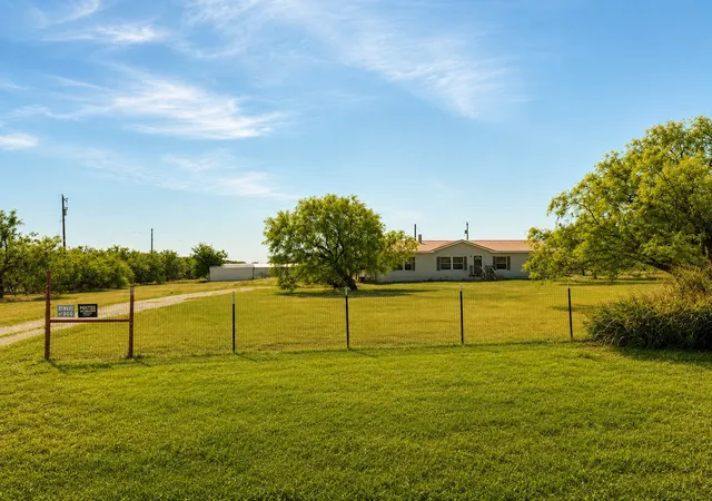Manufactured home for sale at 155 N Swanson Rd, Mineral Wells, TX 76067 | MLS# 21346186