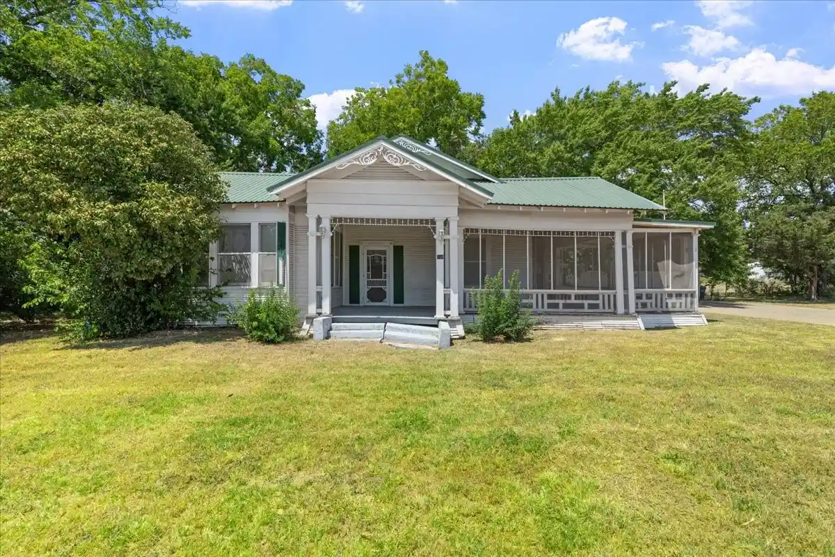 Photo 1 of Single family home for sale at 106 N 1st St W, Dawson, TX 76639 | MLS# 21346240 | Listing updated on 2026-10-08