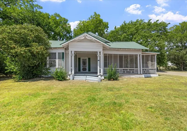 Photo 1 of Single family home for sale at 106 N 1st St W, Dawson, TX 76639 | MLS# 21346240 | Listing updated on 2026-08-24