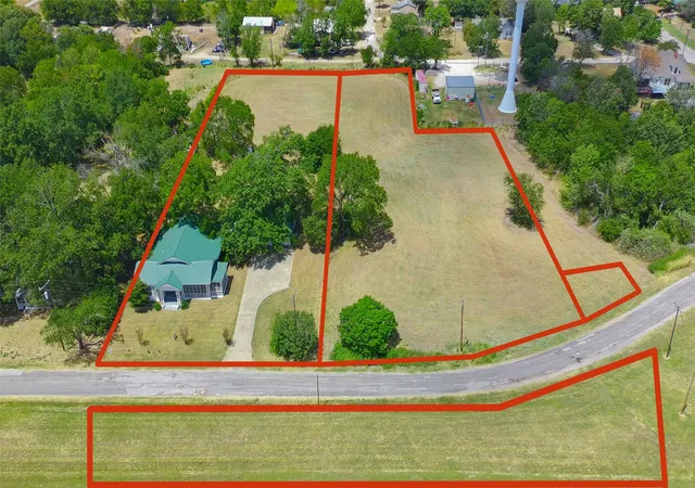 Photo 2 of Single family home for sale at 106 N 1st St W, Dawson, TX 76639 | MLS# 21346240 | Listing updated on 2026-08-24