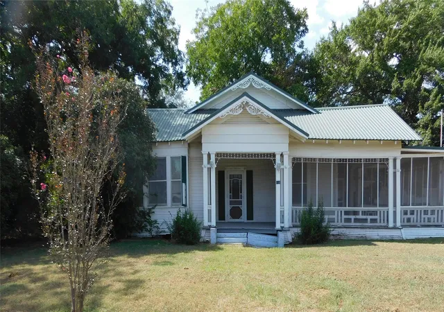 Photo 3 of Single family home for sale at 106 N 1st St W, Dawson, TX 76639 | MLS# 21346240 | Listing updated on 2026-08-24