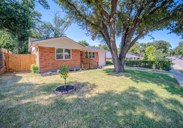Photo 2 of Sale Pending at 1140 Fair Oaks Dr, Irving, TX 75060 | MLS# 21346383 | Listing updated on 2026-09-28