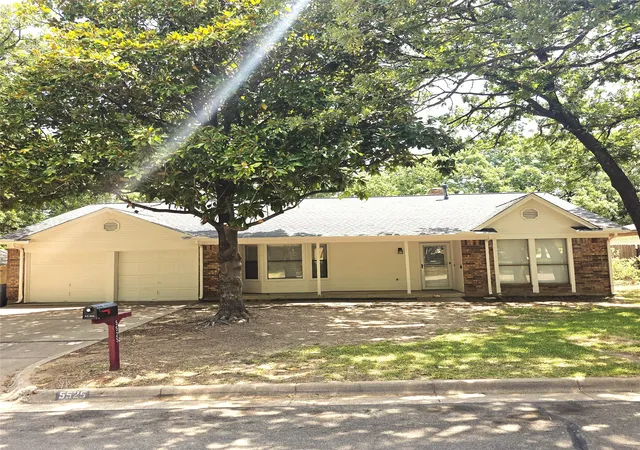 Photo 1 of Single family home for sale at 5525 Parliament Dr, Arlington, TX 76017 | MLS# 21346330 | Listing updated on 2026-10-06