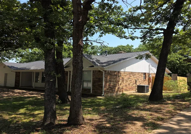 3rd image of 5525 Parliament Dr, Arlington, TX 76017 | MLS# 21346330