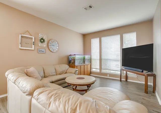 Photo 3 of Single family home for sale at 6509 Nottinghill Ct, North Richland Hills, TX 76180 | MLS# 21346293 | Listing updated on 2026-09-29