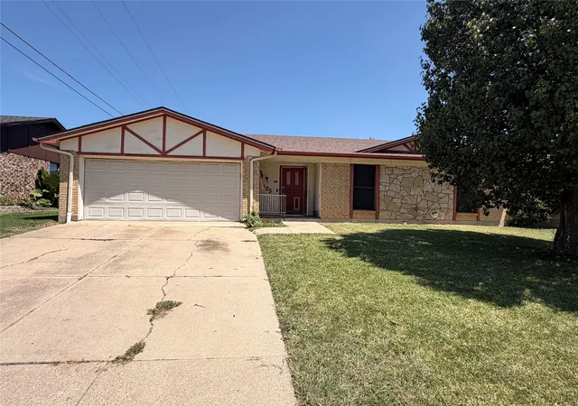 1st image of 925 Highcrest Dr, Arlington, TX 76017 | MLS# 21346421