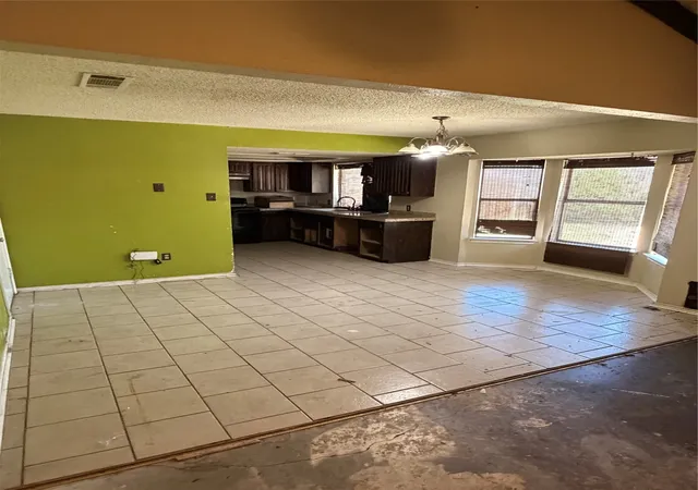 5th image of 925 Highcrest Dr, Arlington, TX 76017 | MLS# 21346421
