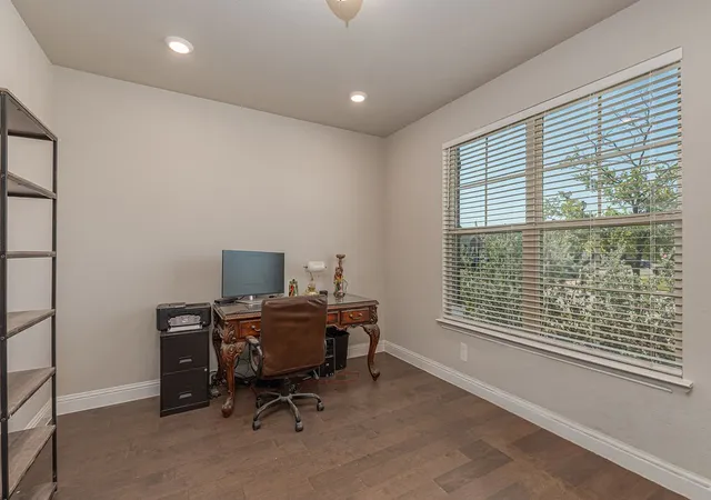 Photo 3 of Single family home for sale at 102 Highedge Dr, Rockwall, TX 75087 | MLS# 21343123 | Listing updated on 2026-10-02