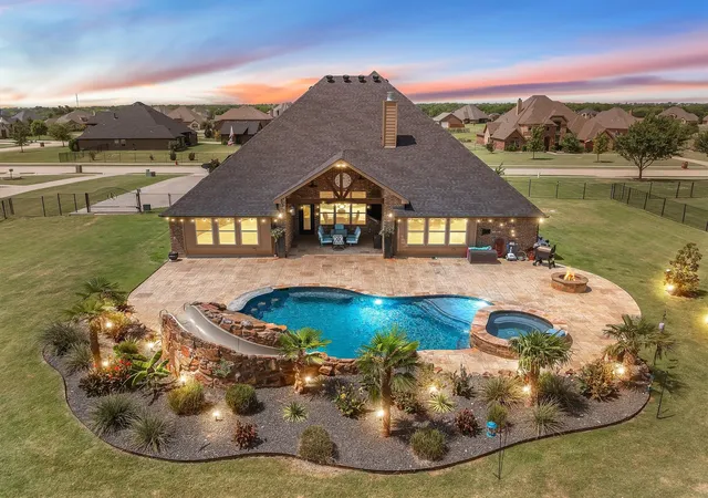Photo 2 of Single family home for sale at 413 Cattle Barron Dr, Rockwall, TX 75032 | MLS# 21346478 | Listing updated on 2026-10-01