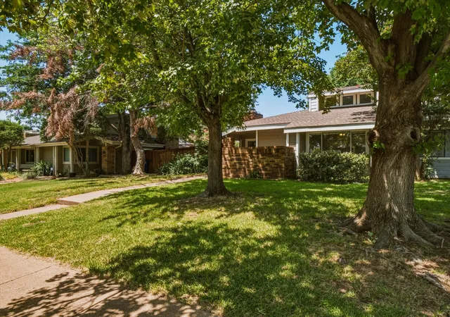 Photo 3 of Single family home for sale at 538 Harvest Hill St, Lewisville, TX 75067 | MLS# 21345714 | Listing updated on 2026-08-22