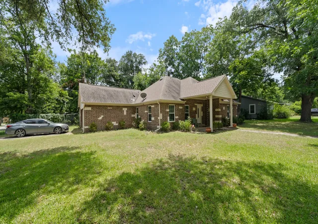 Photo 2 of Single family home for sale at 308 E 8th St, Kaufman, TX 75142 | MLS# 21346568 | Listing updated on 2026-10-06