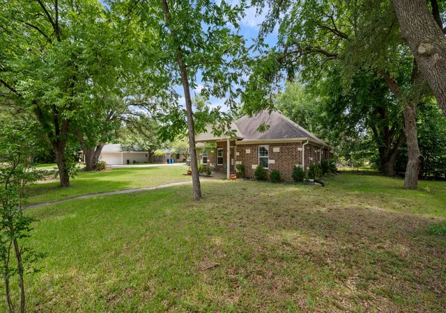 Photo 3 of Single family home for sale at 308 E 8th St, Kaufman, TX 75142 | MLS# 21346568 | Listing updated on 2026-10-06