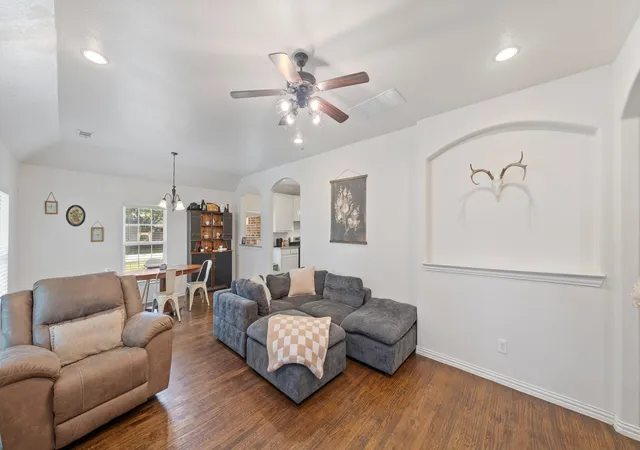 Photo 3 of Single family home for sale at 308 E 8Th St, Kaufman, TX 75142 | MLS# 21346568 | Listing updated on 2026-10-06