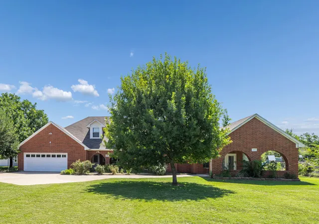 Photo 1 of Single family home for sale at 2412 Chickering Rd, Cleburne, TX 76031 | MLS# 21345938 | Listing updated on 2026-09-04