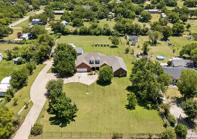 Photo 3 of Single family home for sale at 2412 Chickering Rd, Cleburne, TX 76031 | MLS# 21345938 | Listing updated on 2026-09-04