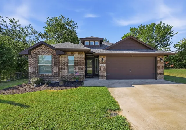 Photo 1 of Single family home for sale at 3020 W Loy Lake Rd, Denison, TX 75020 | MLS# 21343098 | Listing updated on 2026-08-31