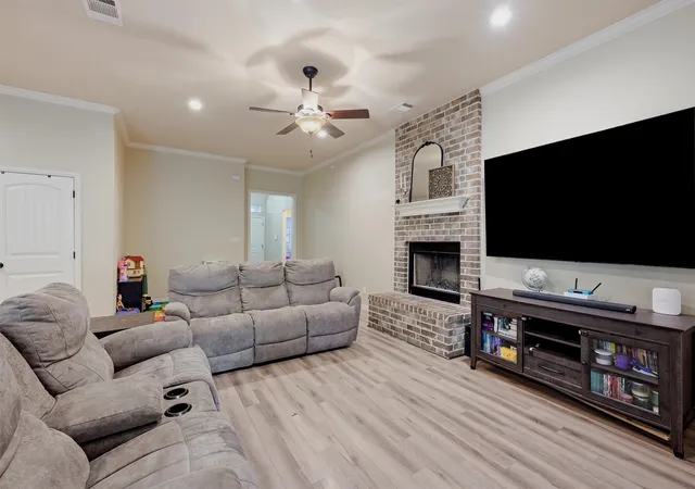 Photo 4 of Single family home for sale at 3020 W Loy Lake Rd, Denison, TX 75020 | MLS# 21343098 | Listing updated on 2026-08-31