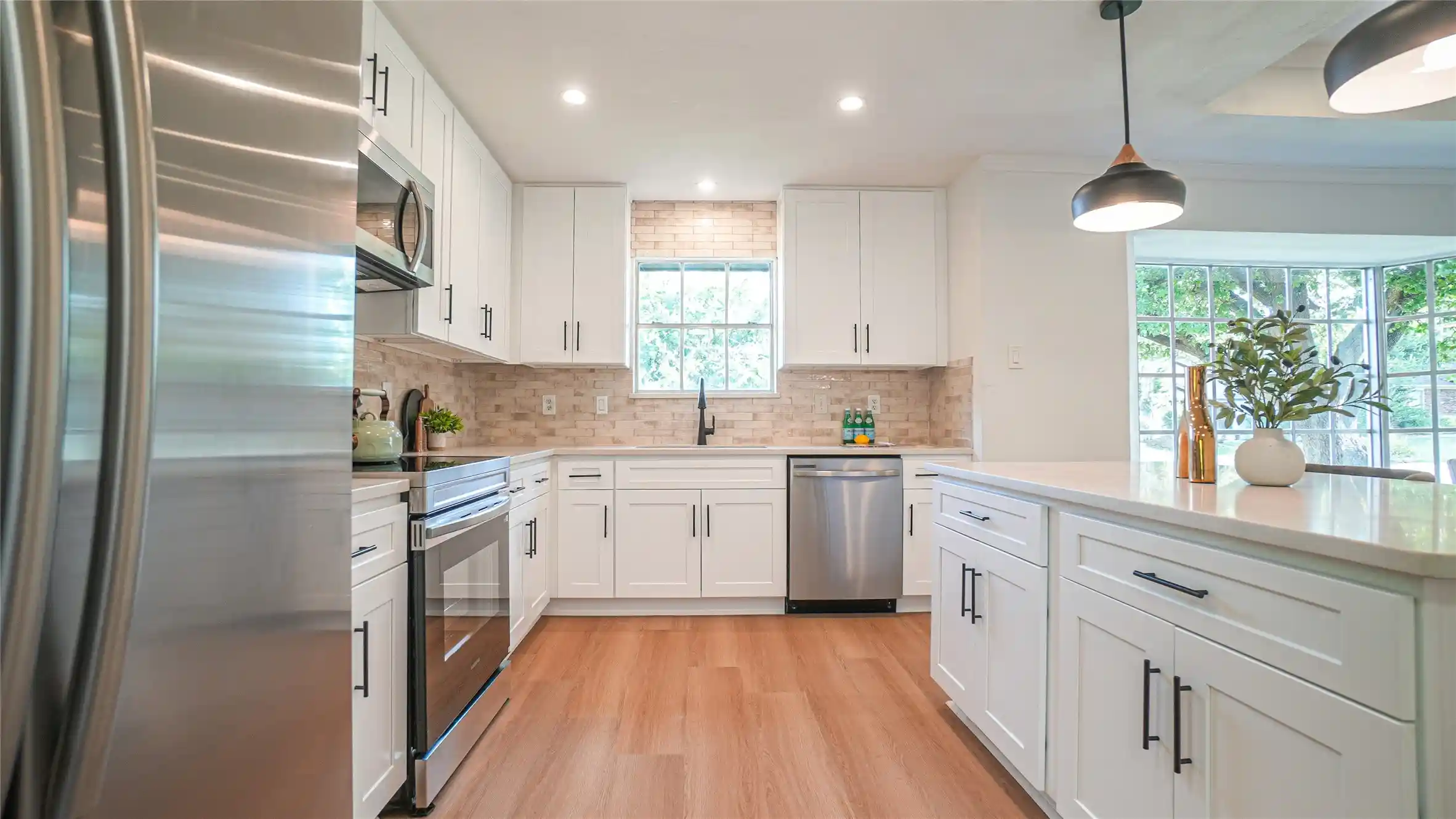 Photo 1 of Sale Pending at 1917 Middle Glen Dr, Carrollton, TX 75007 | MLS# 21340097 | Listing updated on 2026-10-15