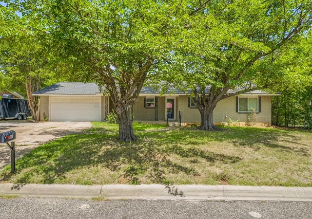 Single family home for sale at 1085 West Park St, Stephenville, TX 76401 | MLS# 21345778