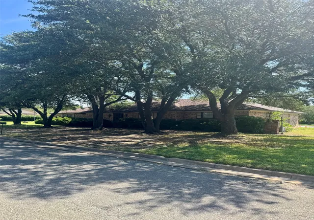 Photo 1 of Single family home for sale at 2509 Bennett Ave, Sherman, TX 75090 | MLS# 21346589 | Listing updated on 2026-09-28