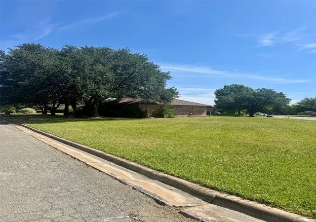 Photo 2 of Single family home for sale at 2509 Bennett Ave, Sherman, TX 75090 | MLS# 21346589 | Listing updated on 2026-09-28