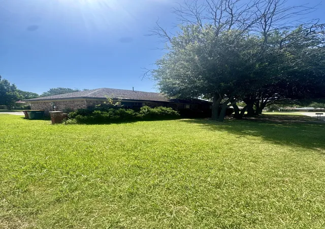 Photo 3 of Single family home for sale at 2509 Bennett Ave, Sherman, TX 75090 | MLS# 21346589 | Listing updated on 2026-09-28