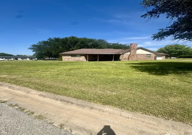 Photo 4 of Single family home for sale at 2509 Bennett Ave, Sherman, TX 75090 | MLS# 21346589 | Listing updated on 2026-09-28