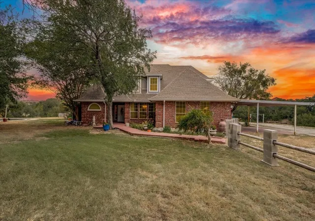Photo 3 of Single family home for sale at 9500 Boat Club Rd, Fort Worth, TX 76179 | MLS# 21342046 | Listing updated on 2026-09-29