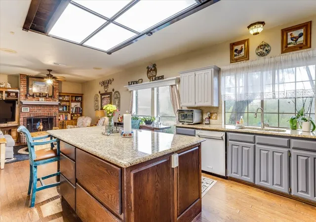 Photo 3 of Single family home for sale at 9500 Boat Club Rd, Fort Worth, TX 76179 | MLS# 21342046 | Listing updated on 2026-09-29
