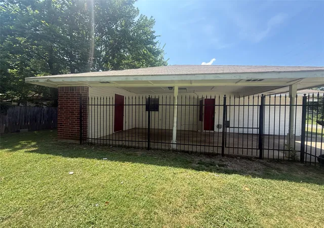 17th image of 600 & 602 Cedar St, Bonham, TX 75418 | MLS# 21345633