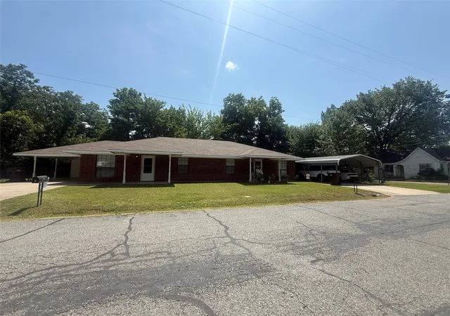 1st image of 600 & 602 Cedar St, Bonham, TX 75418 | MLS# 21345633