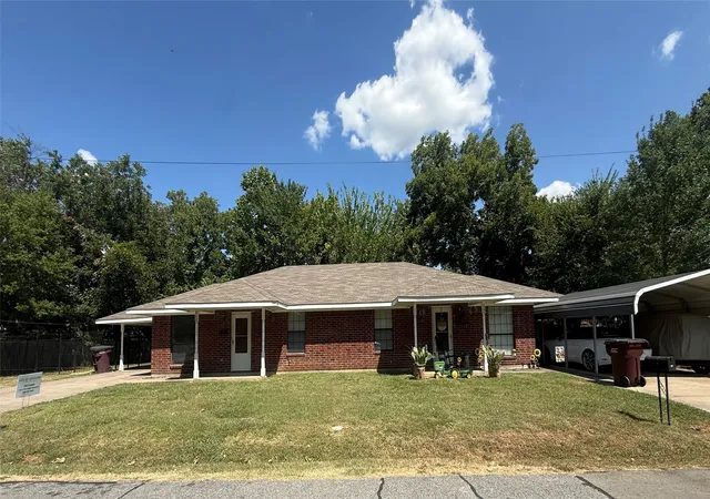 Photo 1 of Multi family home for sale at 600 & 602 Cedar St, Bonham, TX 75418 | MLS# 21345633 | Listing updated on 2026-08-10