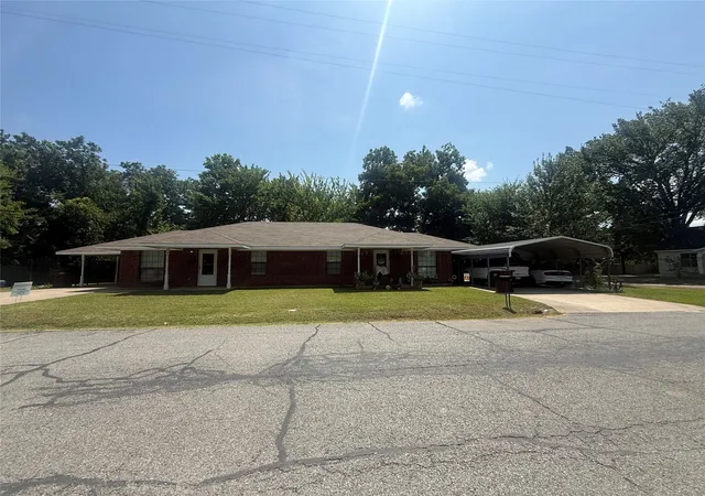 2nd image of 600 & 602 Cedar St, Bonham, TX 75418 | MLS# 21345633