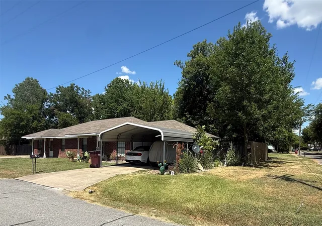 Photo 2 of Multi family home for sale at 600 & 602 Cedar St, Bonham, TX 75418 | MLS# 21345633 | Listing updated on 2026-08-10