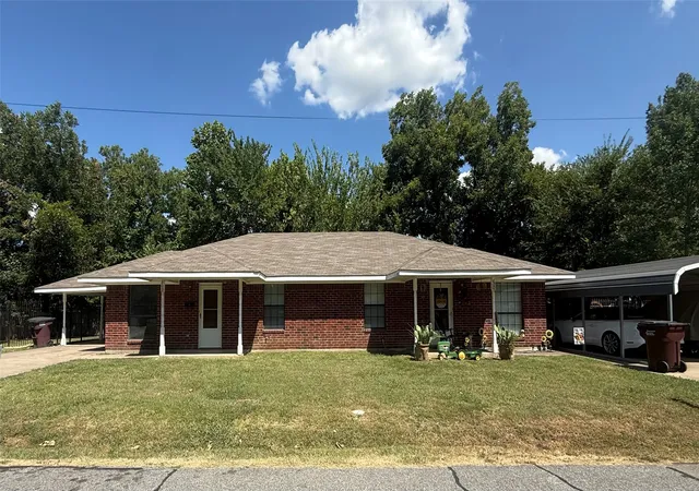 Photo 3 of Multi family home for sale at 600 & 602 Cedar St, Bonham, TX 75418 | MLS# 21345633 | Listing updated on 2026-08-10