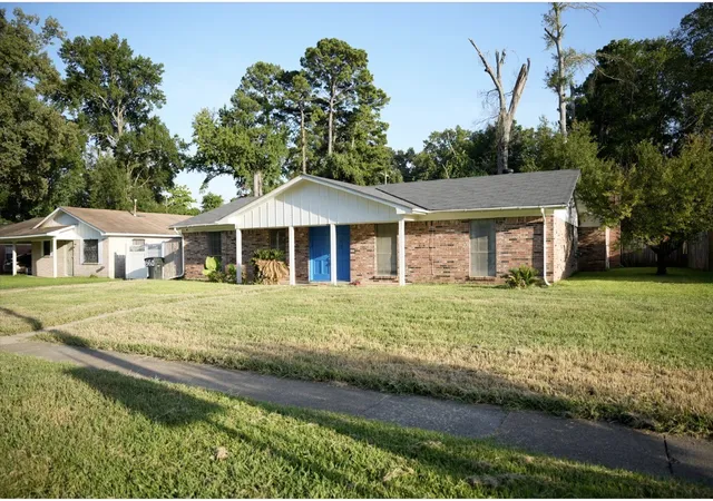 1st image of 650 Hyde Park Pl, Shreveport, LA 71108 | MLS# 21346501