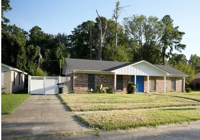 3rd image of 650 Hyde Park Pl, Shreveport, LA 71108 | MLS# 21346501