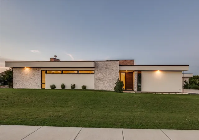 2nd image of 3120 Sanctuary Dr, Grand Prairie, TX 75104 | MLS# 21344327
