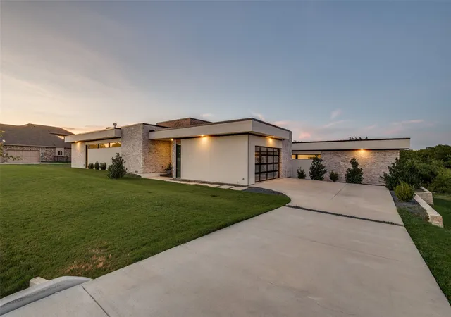 3rd image of 3120 Sanctuary Dr, Grand Prairie, TX 75104 | MLS# 21344327