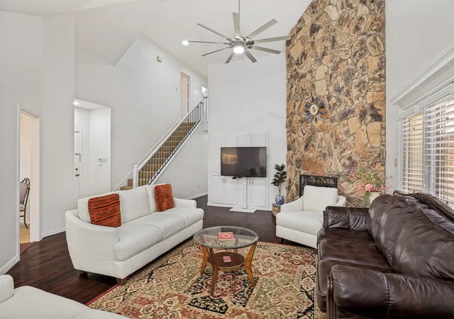 Photo 2 of Single family home for sale at 605 Woodway Ln, Richardson, TX 75081 | MLS# 21346620 | Listing updated on 2026-08-29