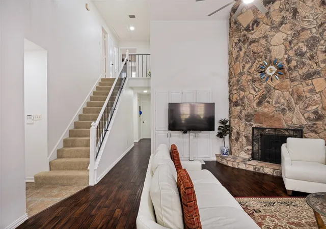 Photo 3 of Single family home for sale at 605 Woodway Ln, Richardson, TX 75081 | MLS# 21346620 | Listing updated on 2026-09-28