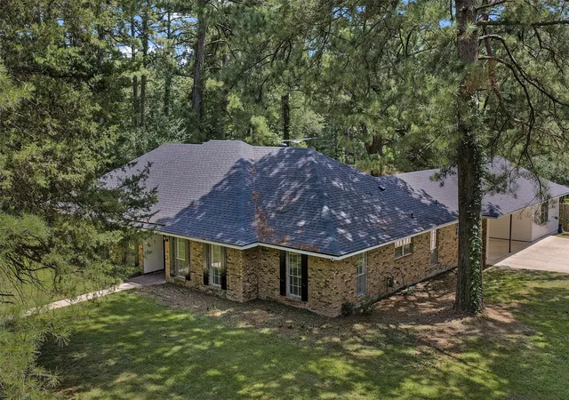 Photo 2 of Sale Pending at 6885 N Park Dr, Shreveport, LA 71107 | MLS# 21345611 | Listing updated on 2026-08-10