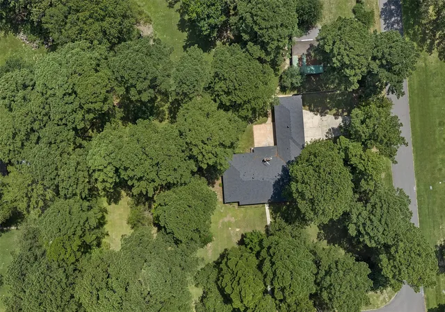 Photo 3 of Sale Pending at 6885 N Park Dr, Shreveport, LA 71107 | MLS# 21345611 | Listing updated on 2026-08-10