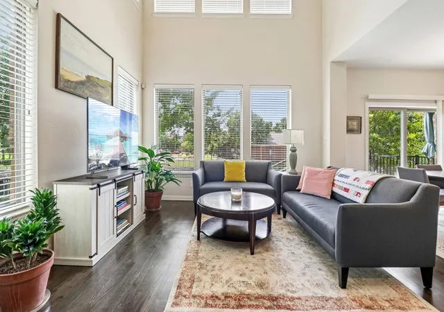Photo 3 of Townhouse for sale at 618 Alexandra Ave, Richardson, TX 75081 | MLS# 21346603 | Listing updated on 2026-09-21