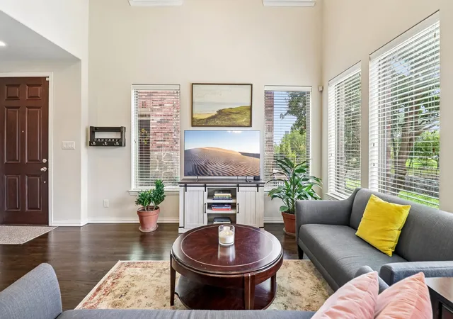 Photo 4 of Townhouse for sale at 618 Alexandra Ave, Richardson, TX 75081 | MLS# 21346603 | Listing updated on 2026-09-21