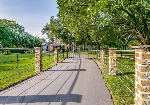 Photo 2 of Single family home for sale at 1290 Fox Ln, Burleson, TX 76028 | MLS# 21345071 | Listing updated on 2026-08-22